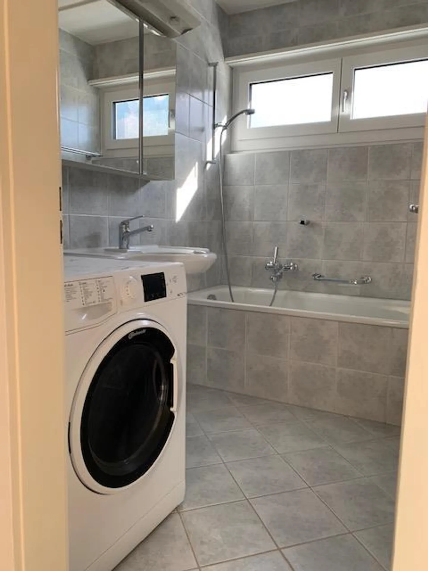 In the popular Hirtenhof district - Photo 10 of 14