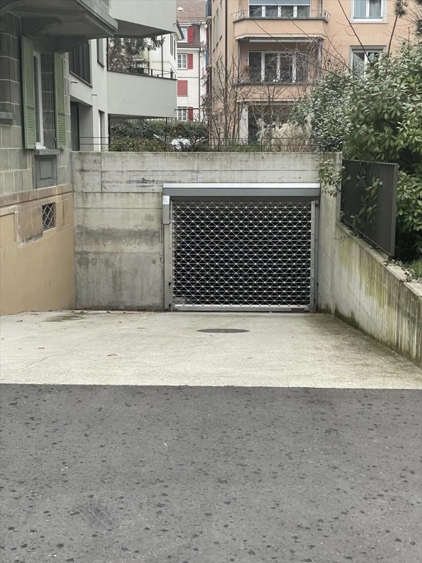 Unterirdischer Parkplatz - Foto 1 von 3