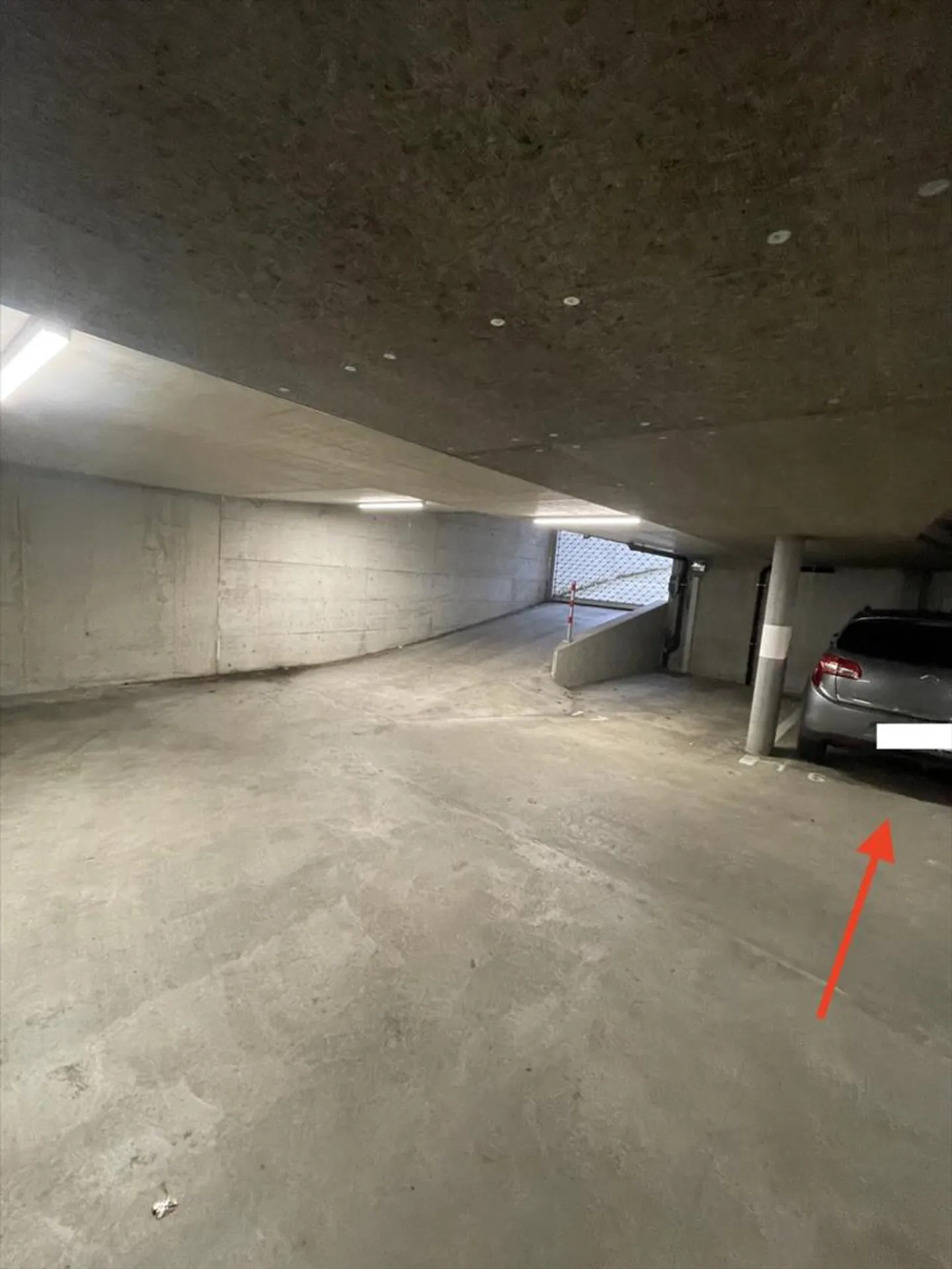 Unterirdischer Parkplatz - Foto 3 von 3