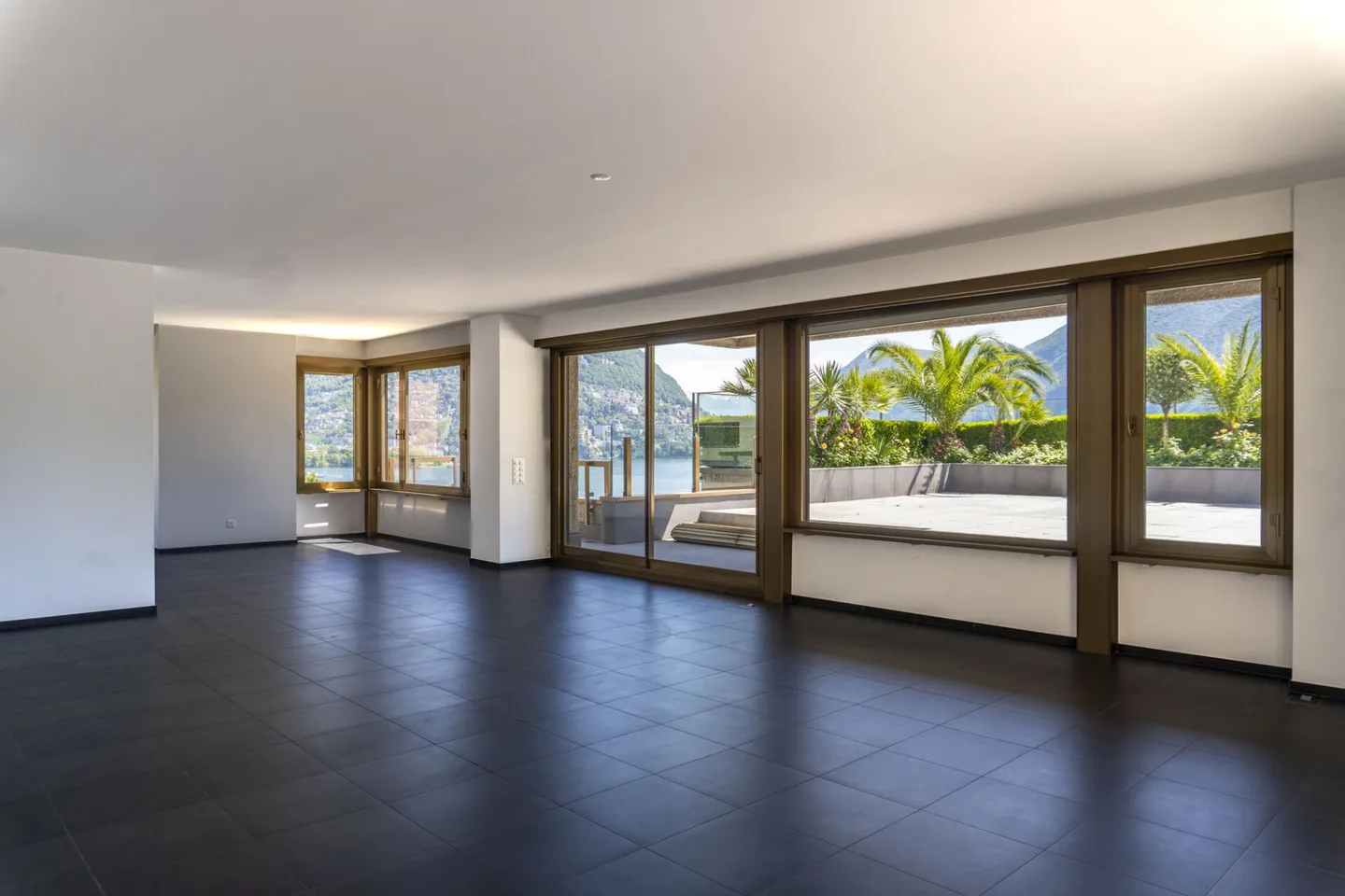 Meraviglioso appartamento con terrazza vista lago - Foto 3 von 13