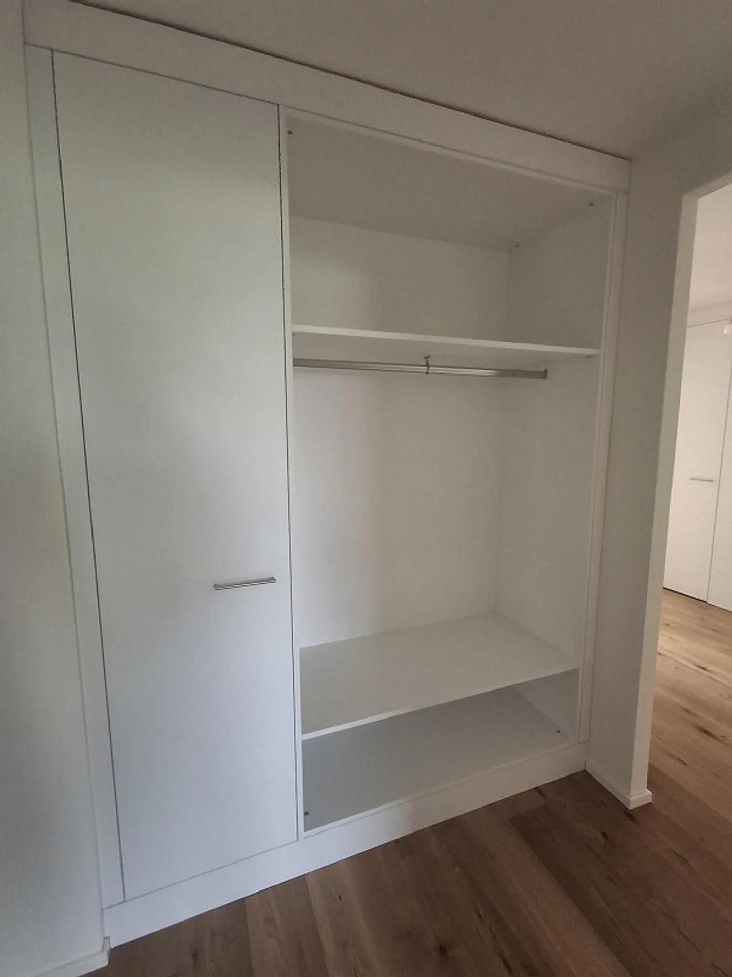 Freshly renovated and bright 5-room apartment with underground parking space - Photo 5 of 8