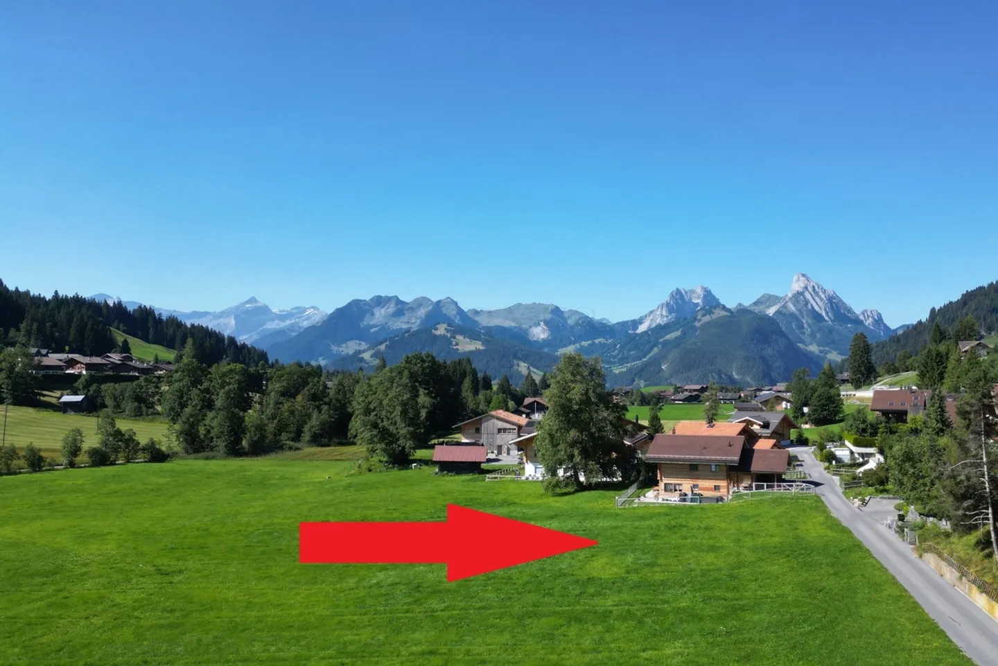 Terrain constructible de ~800 m2
dans un cadre idyllique à Schönried - Photo 1 sur 4