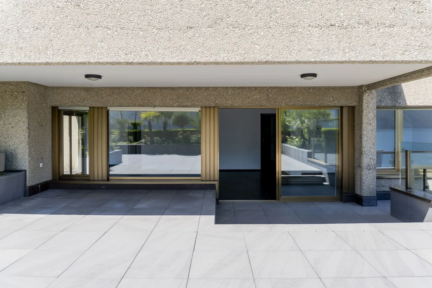 Meraviglioso appartamento con terrazza vista lago - Foto 11 von 13