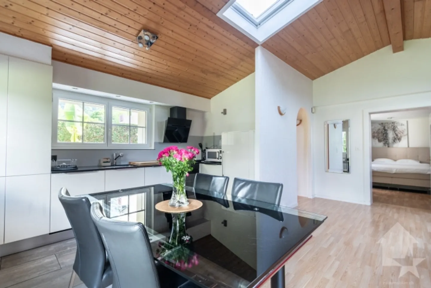 Magnificent villa with two residential units in Le Bouveret - Photo 2 of 13