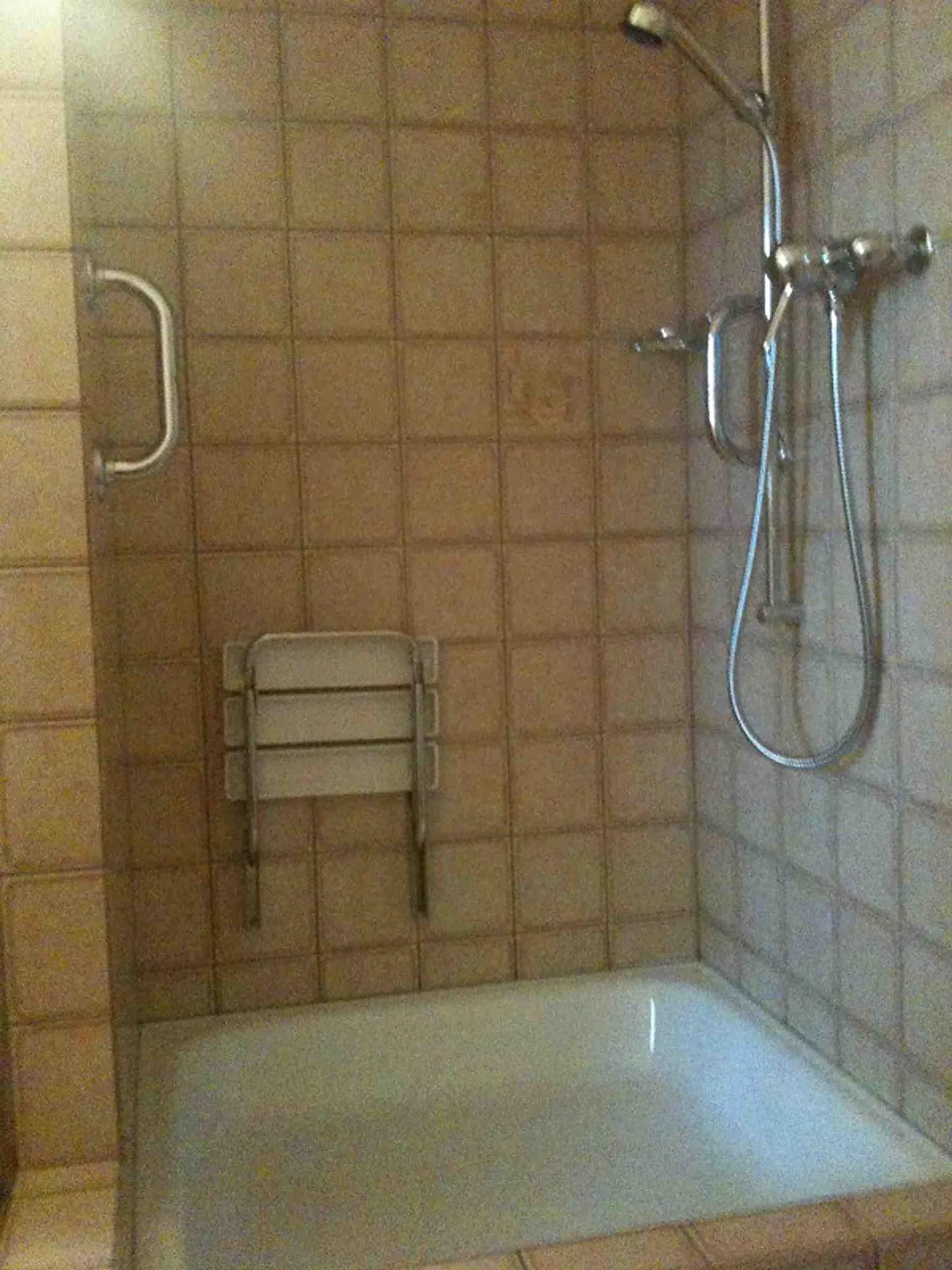 L'appartamento ideale per single. Ampio layout con balcone e ascensore - Foto 4 di 4