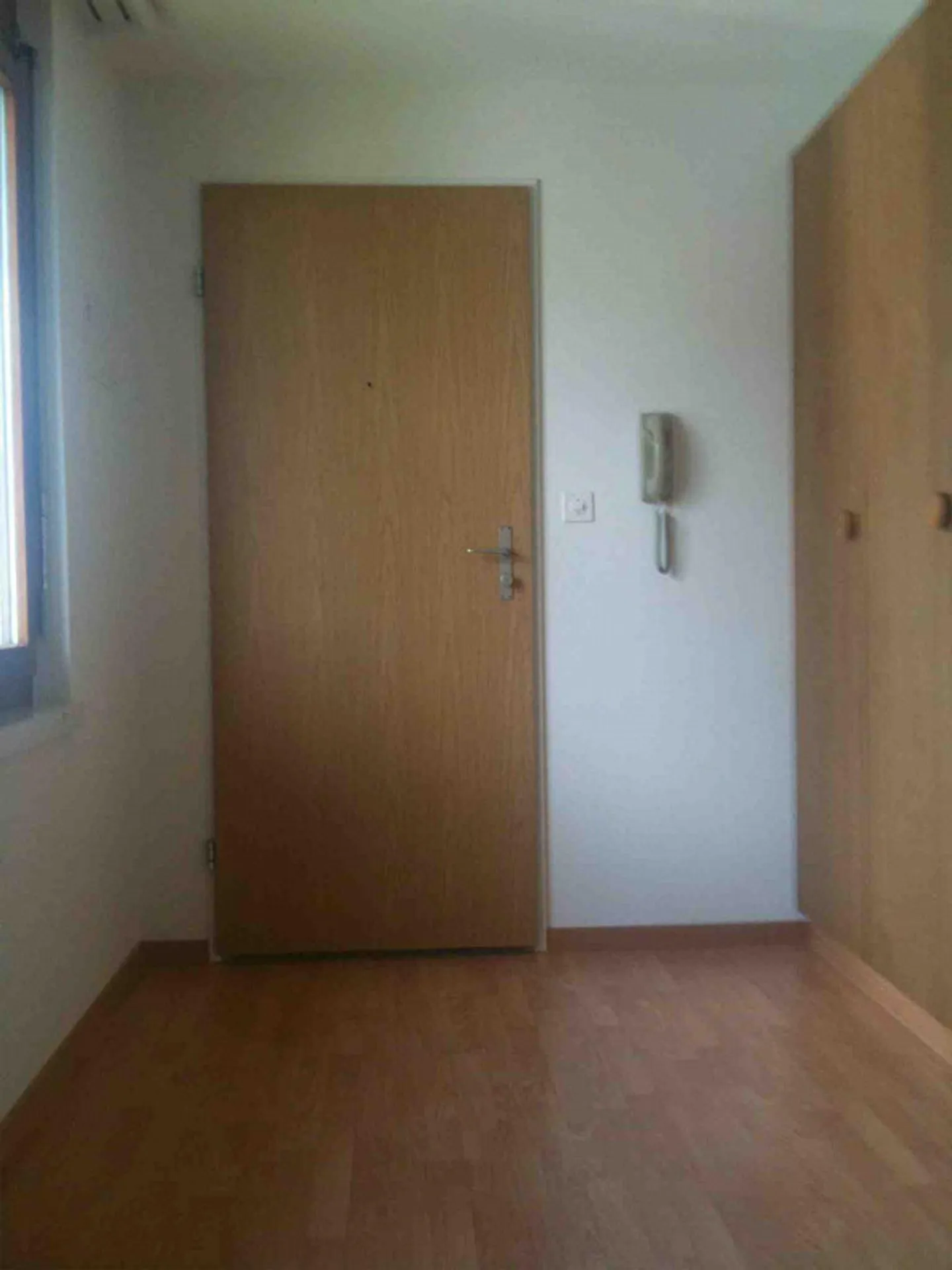 L'appartamento ideale per single. Ampio layout con balcone e ascensore - Foto 3 di 4