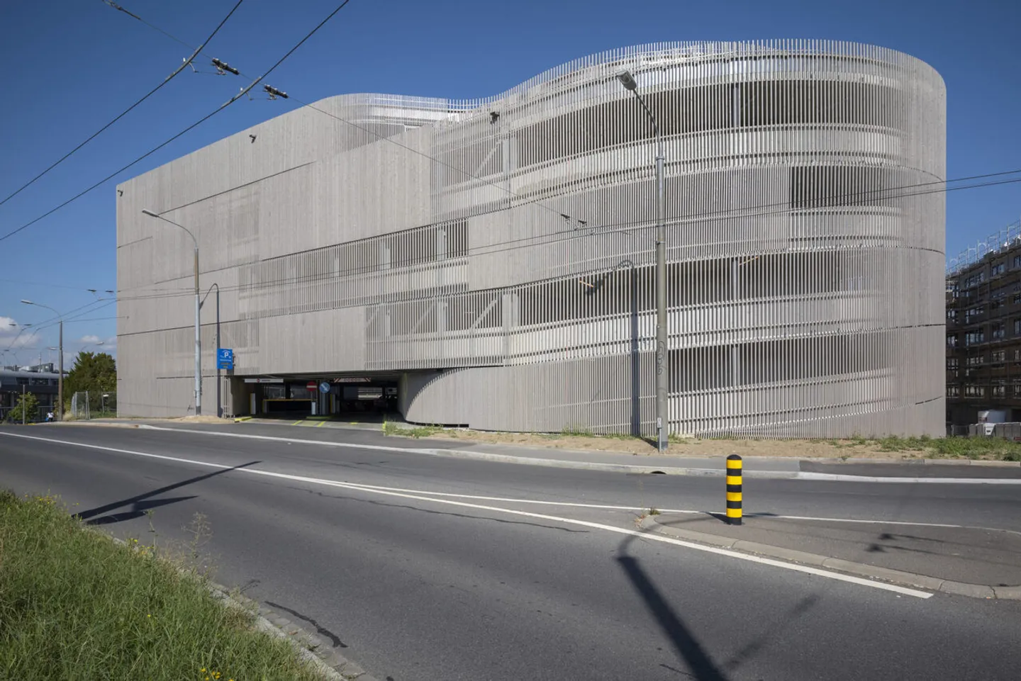 Plaines-du-Loup - Indoor motorcycle parking space for rent! - Photo 1 of 1