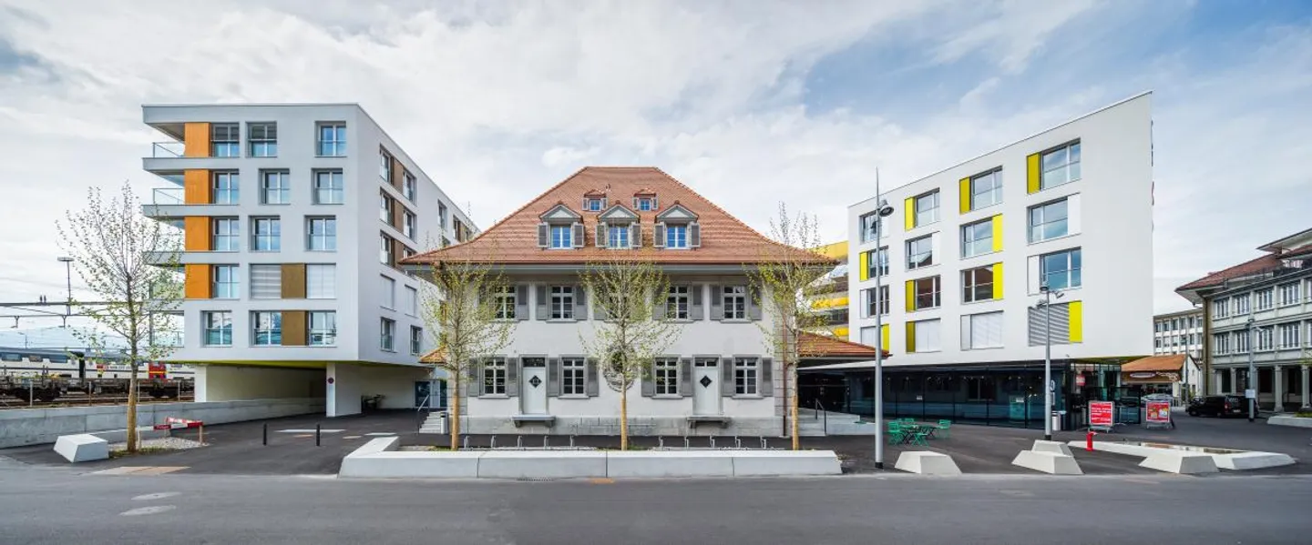 Spazio commerciale in posizione privilegiata - Foto 2 di 10