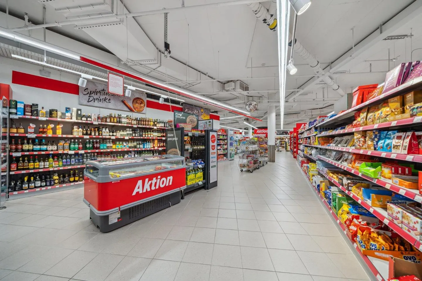 Spazio commerciale in posizione privilegiata - Foto 3 di 10