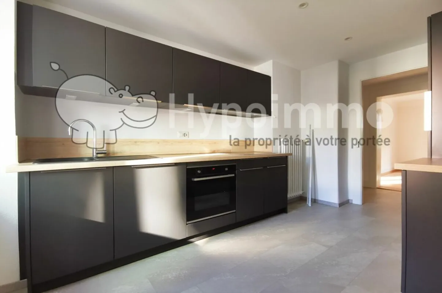 Beautifully renovated 3-room apartment - Photo 1 of 12