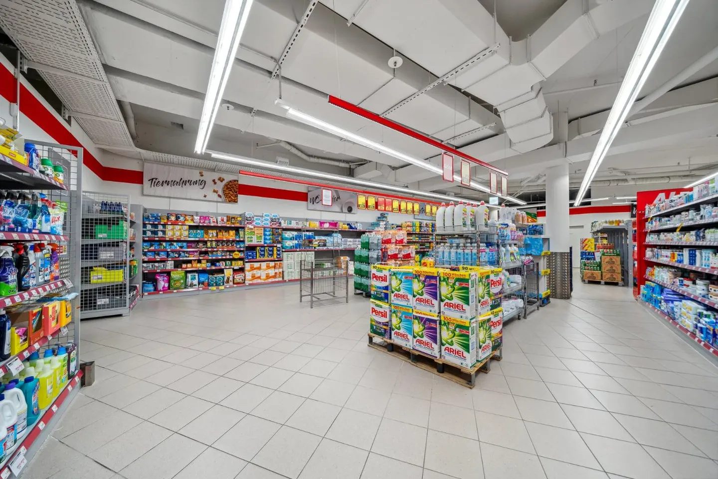 Spazio commerciale in posizione privilegiata - Foto 5 di 10