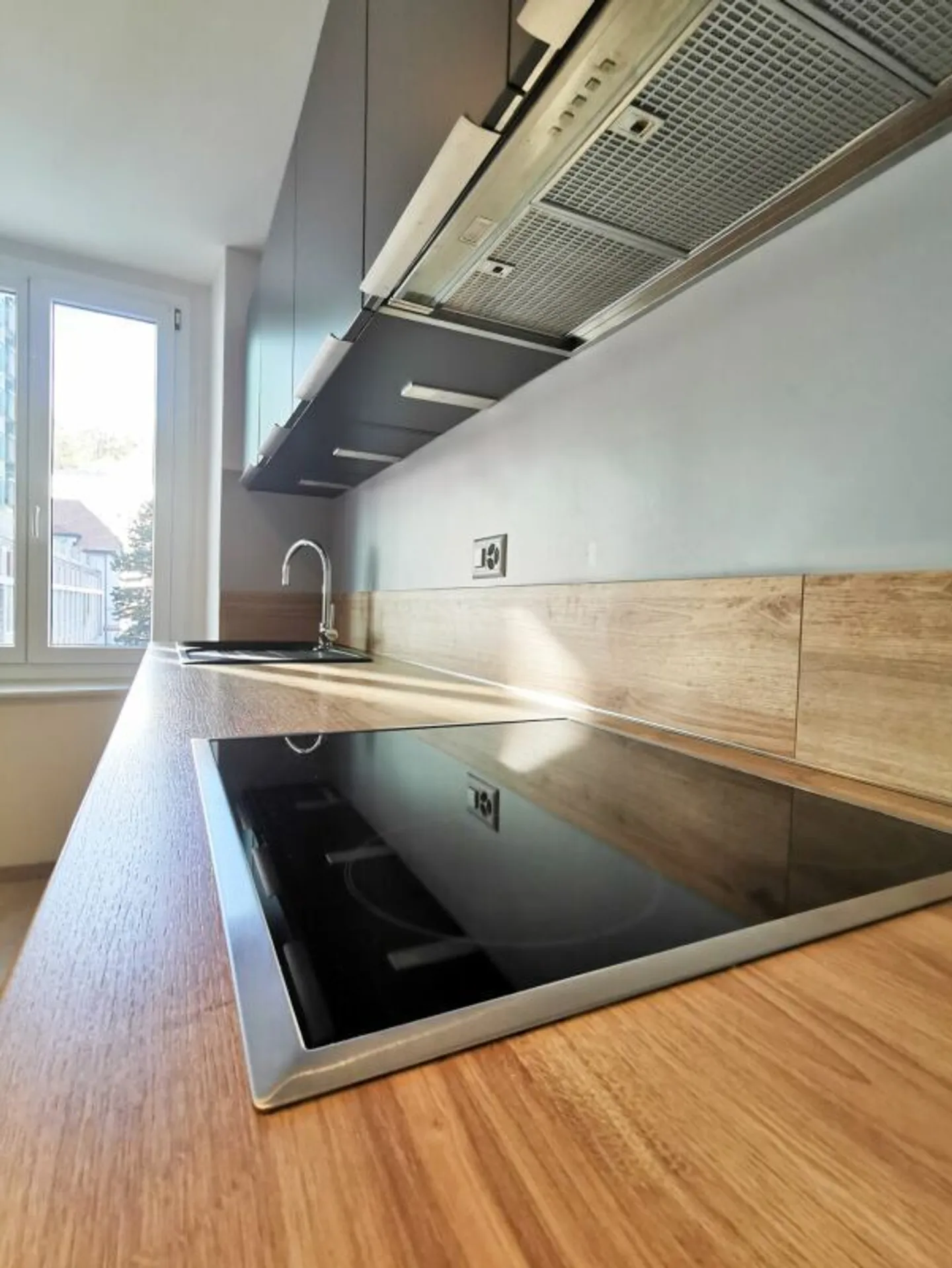 Beautifully renovated 3-room apartment - Photo 3 of 12