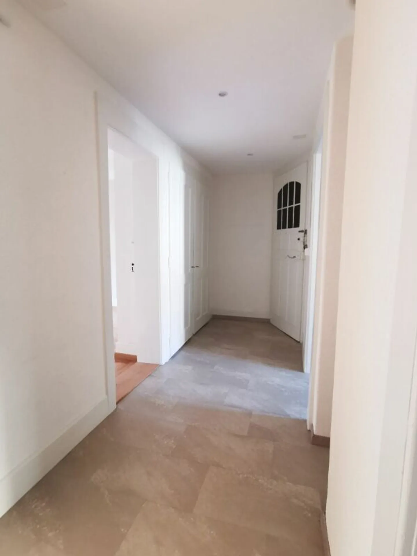 Beautifully renovated 3-room apartment - Photo 9 of 12