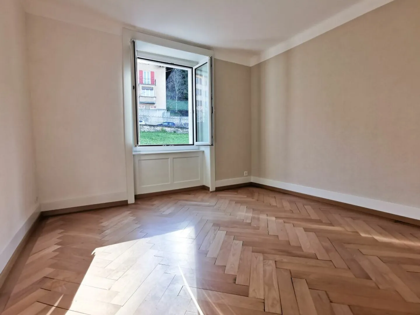 Beautifully renovated 3-room apartment - Photo 10 of 12