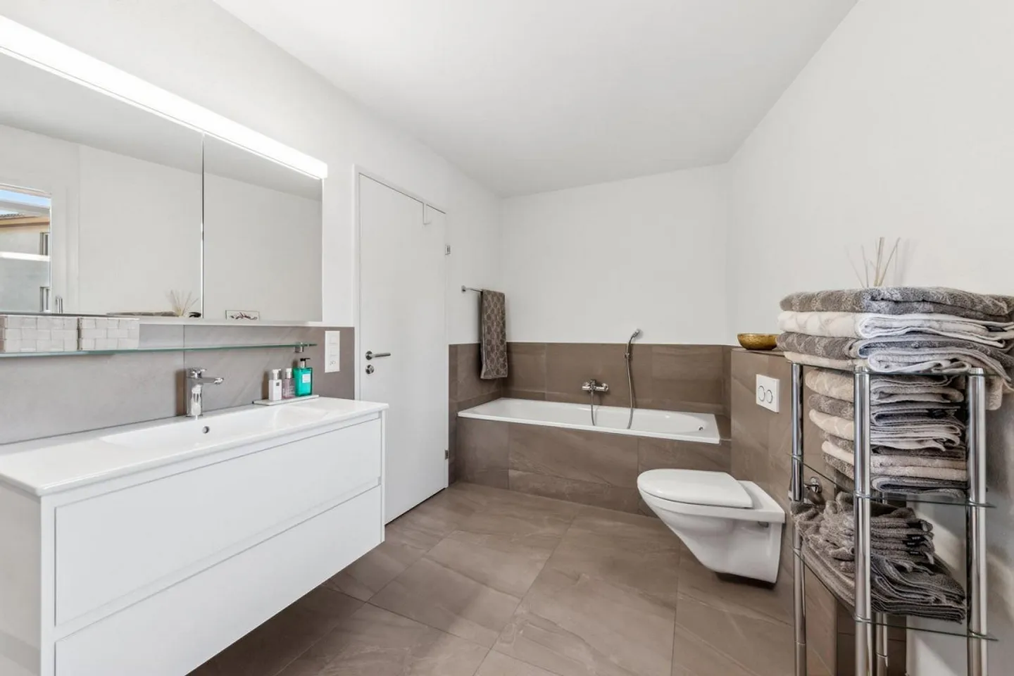 High-quality, light-flooded apartment in modern architecture - Photo 10 of 11