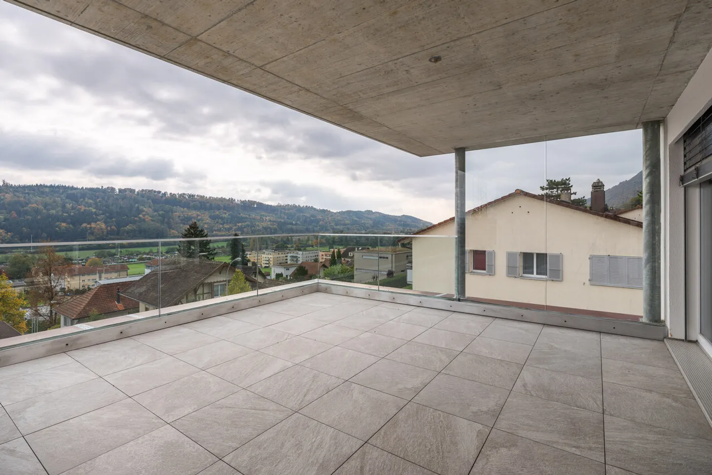 Maison familiale jumelée neuve avec vue - Photo 3 sur 3