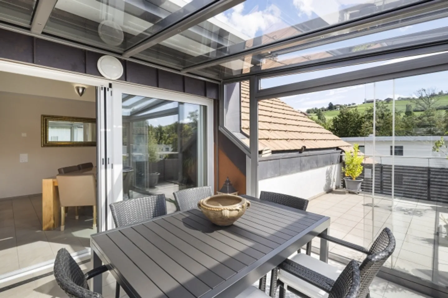 Oasi abitativa moderna con grande terrazza e giardino d'inverno - Foto 2 di 13