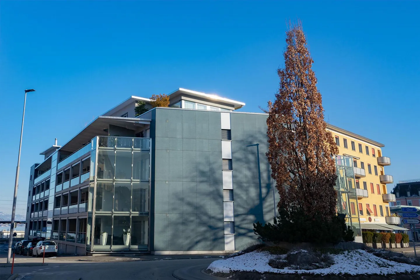 Appartement en attique bien entretenu dans un emplacement central avec vue sur le lac et panoramique - Photo 4 sur 12