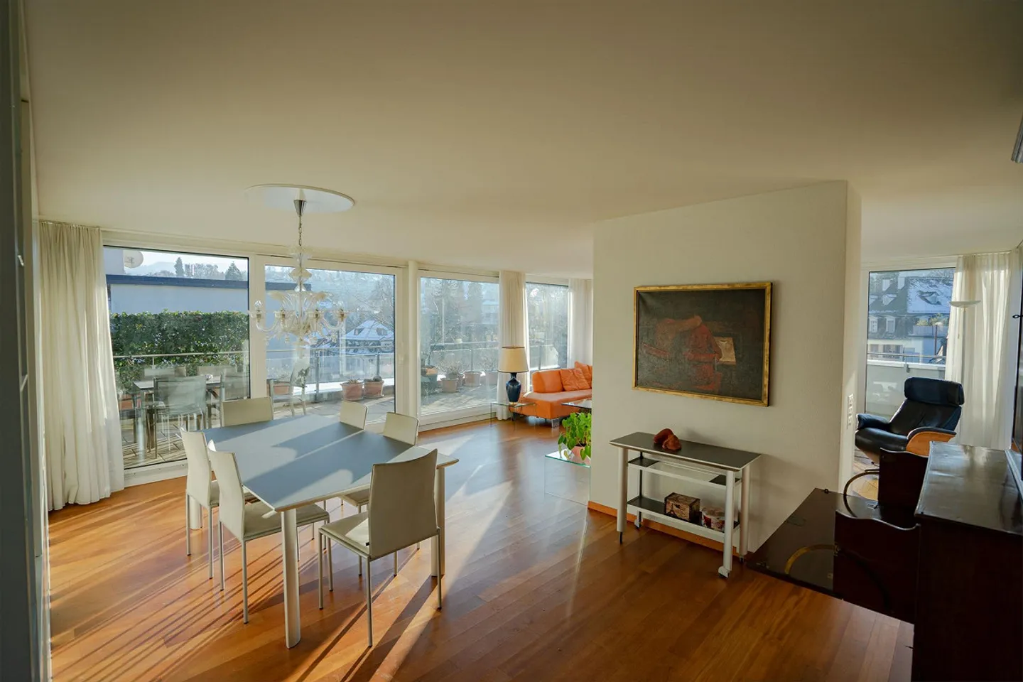 Appartement en attique bien entretenu dans un emplacement central avec vue sur le lac et panoramique - Photo 6 sur 12