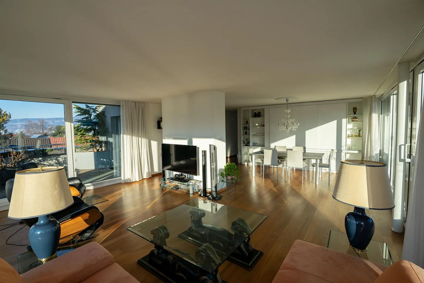 Appartement en attique bien entretenu dans un emplacement central avec vue sur le lac et panoramique - Photo 7 sur 12