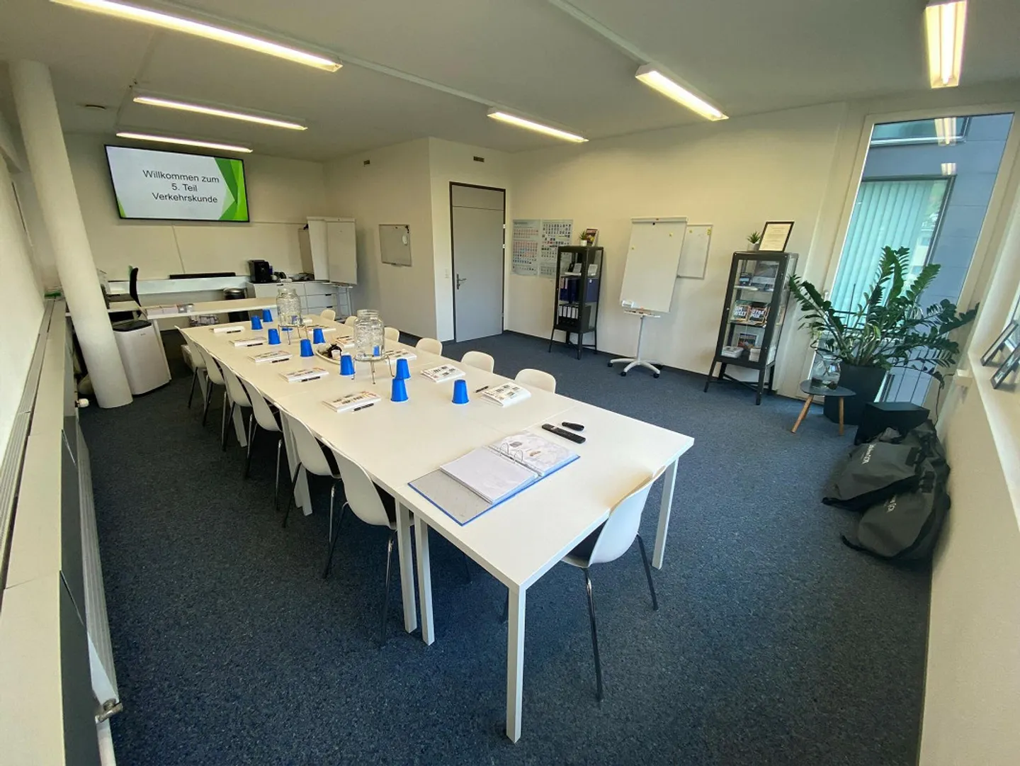 Bright individual office with large window front - Photo 6 of 6