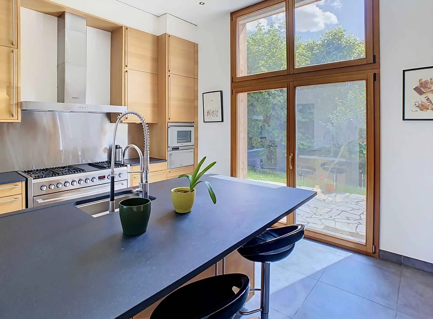 Contemporary Single Family Home - Photo 4 of 11