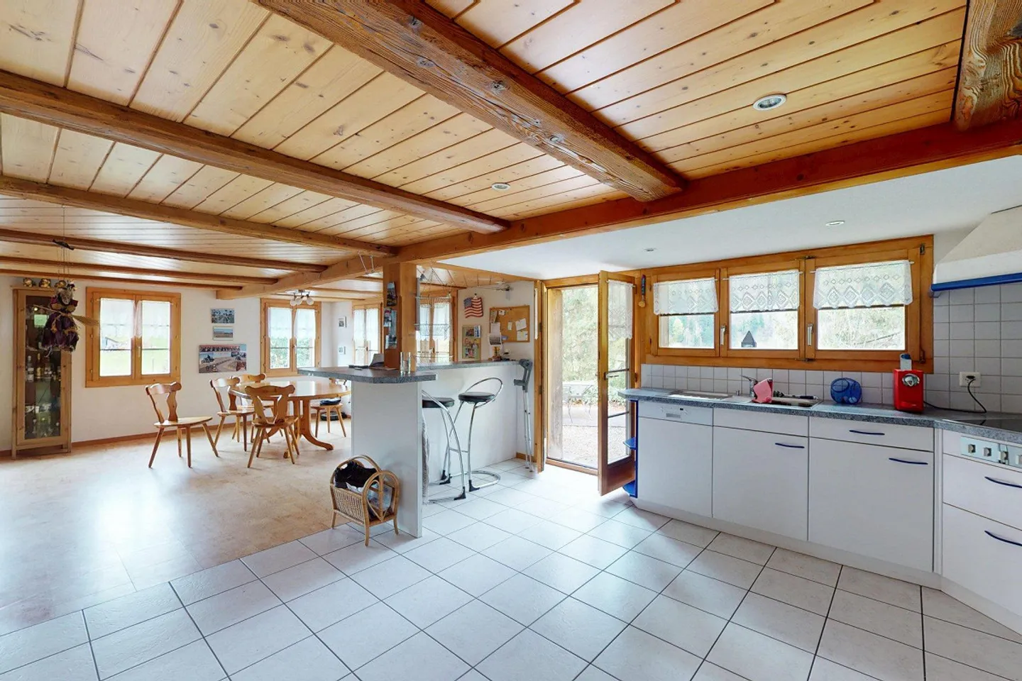 Charming House with Stunning Views - Photo 5 of 12