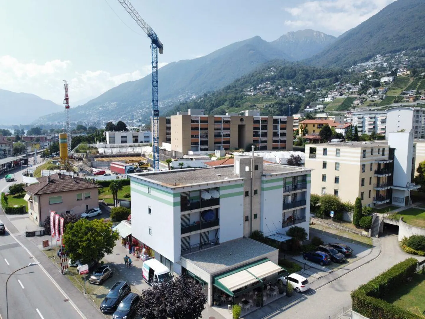 Income-generating building with 6 apartments of 3½ rooms, 1 of 2½ rooms ... - Photo 1 of 3