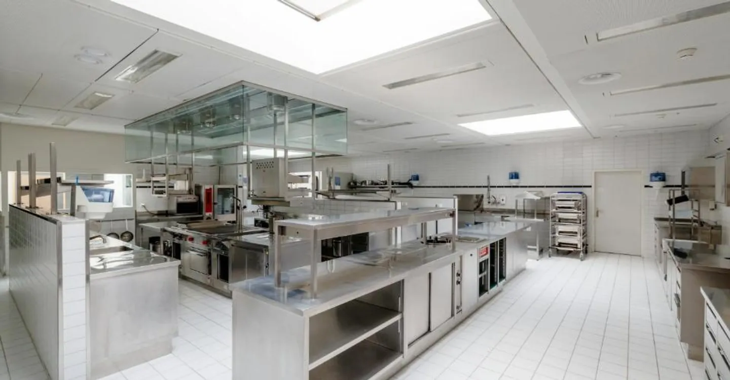 Area gastro completamente attrezzata nel campus Horgen Labs 156m² - Foto 1 di 13