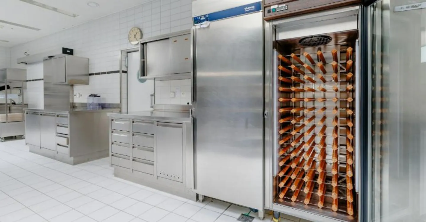 Area gastro completamente attrezzata nel campus Horgen Labs 156m² - Foto 2 di 13