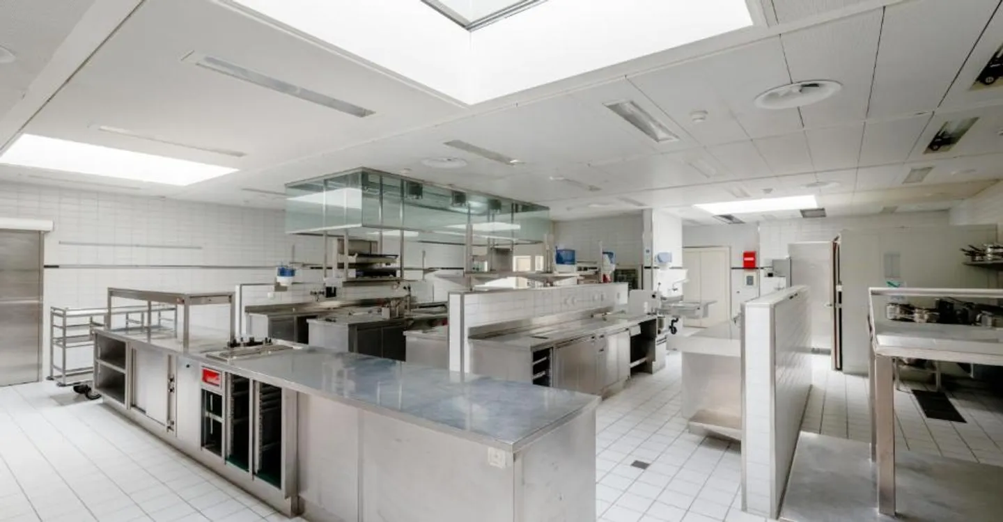 Area gastro completamente attrezzata nel campus Horgen Labs 156m² - Foto 3 di 13