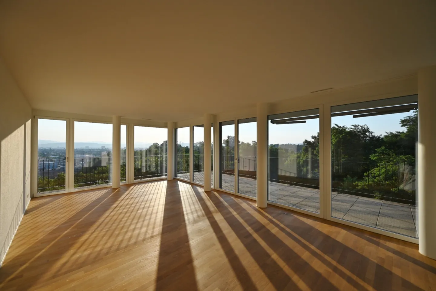 «EINZIGARTIGE DACHWOHNUNG MIT ATEMBERAUBENDER WEITSICHT» - Foto 1 von 16