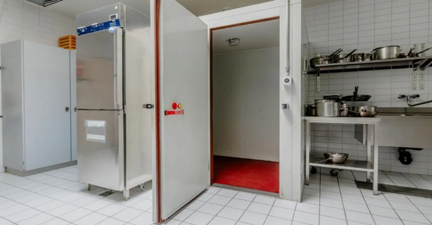 Area gastro completamente attrezzata nel campus Horgen Labs 156m² - Foto 5 di 13
