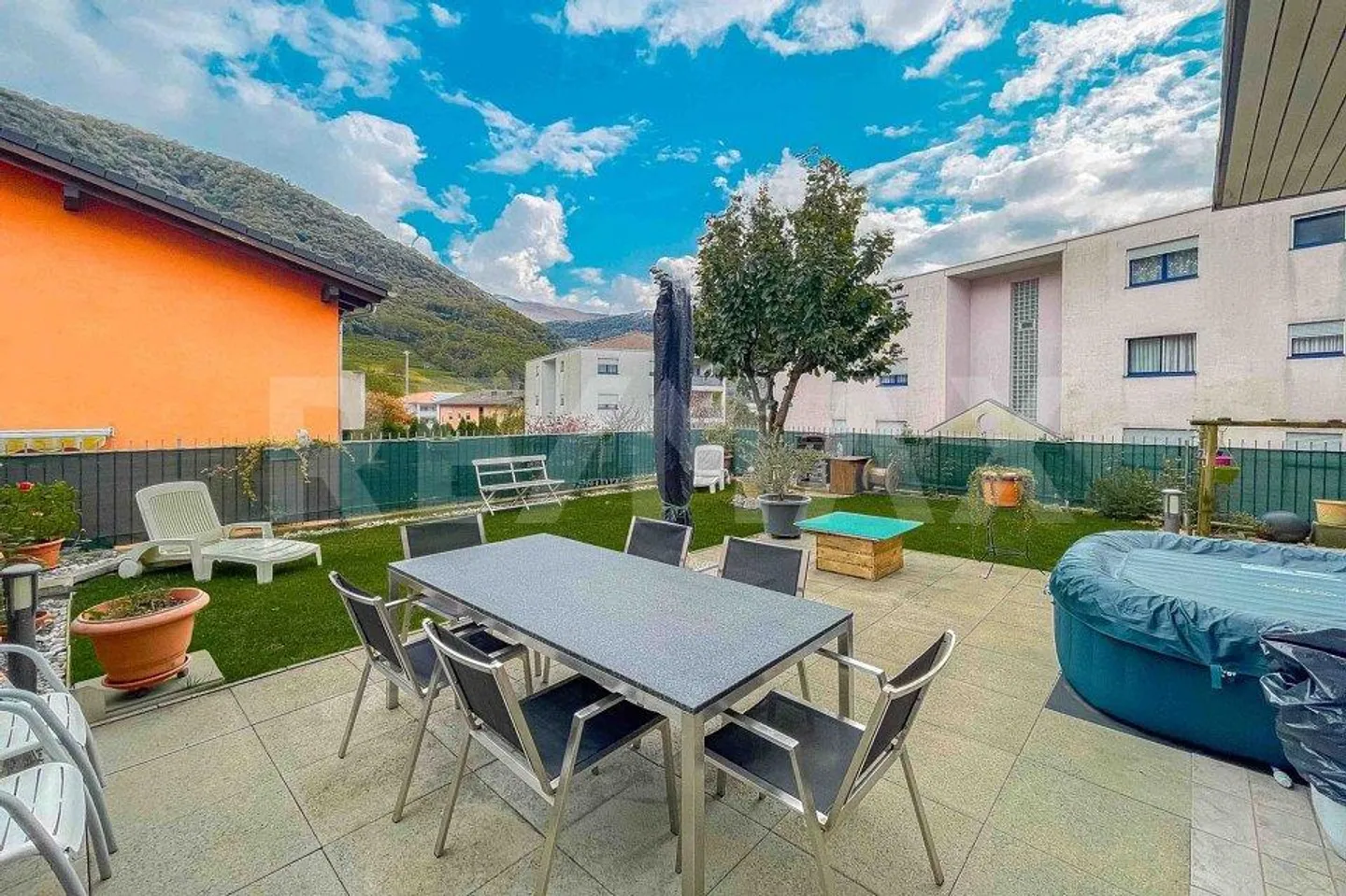 Appartement élégant de 4½ pièces avec grand jardin privé - Photo 1 sur 8