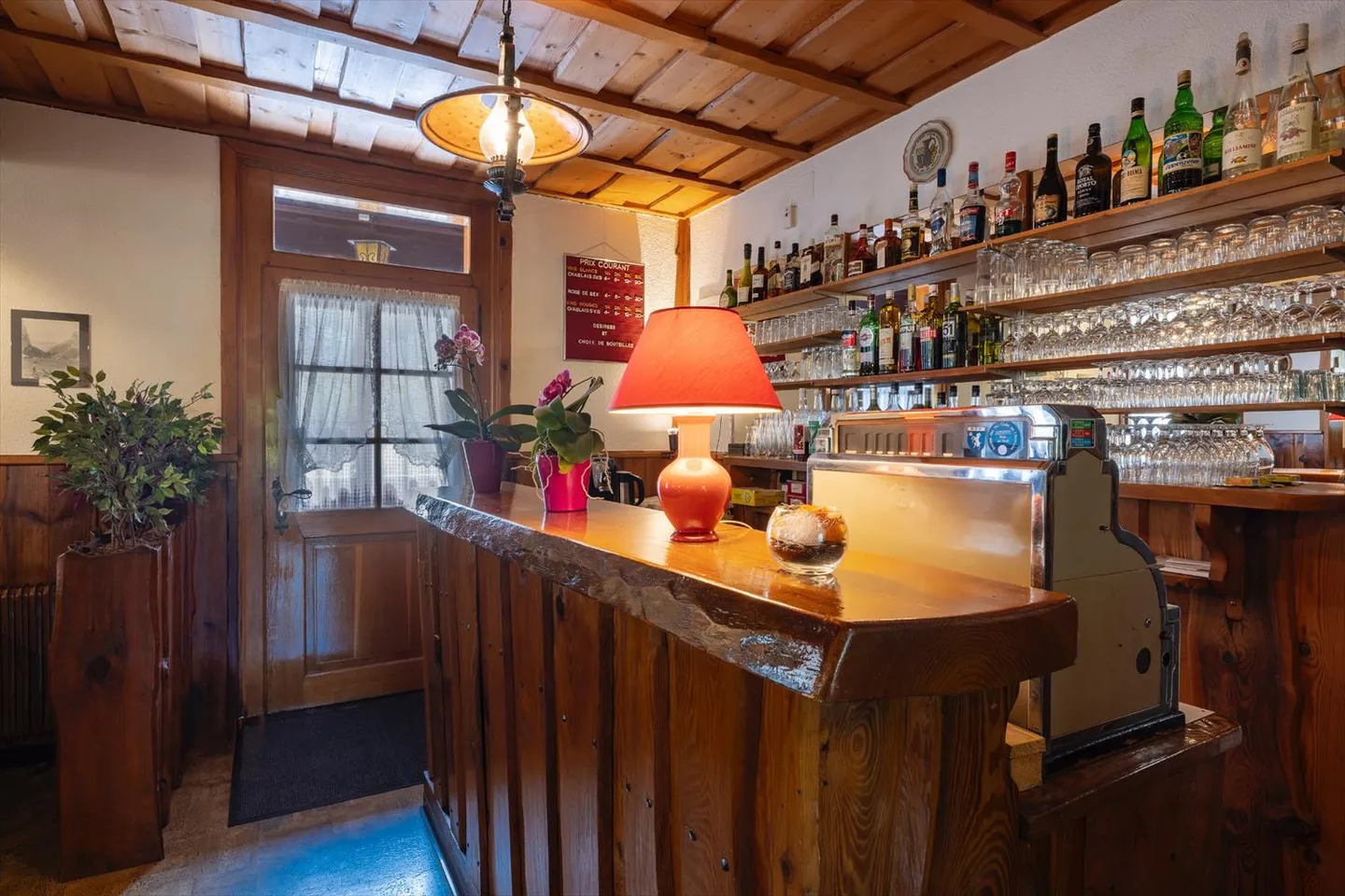 Ristorante con appartamento a Les Plans-sur-Bex - Foto 4 di 13