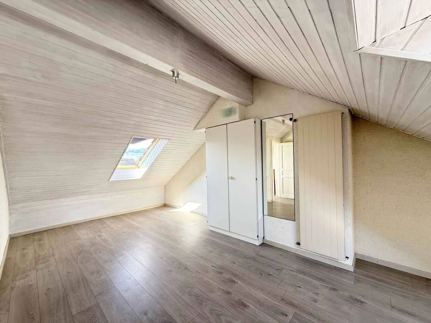 À Gland - Duplex lumineux avec cachet, au calme absolu - Photo 11 sur 11