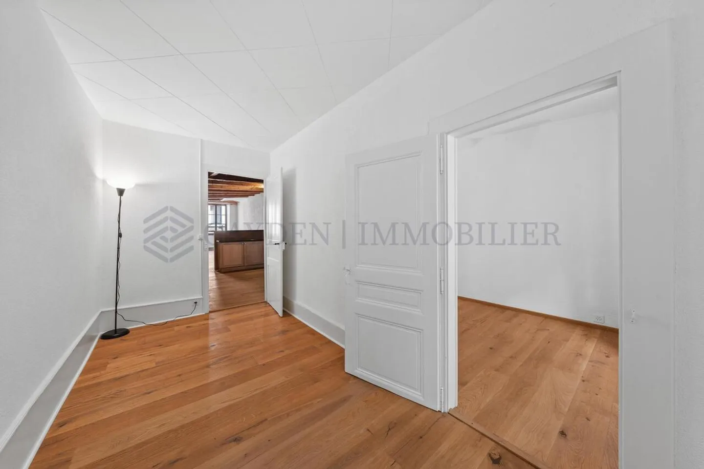 Residential building 9 rooms - Photo 3 of 14