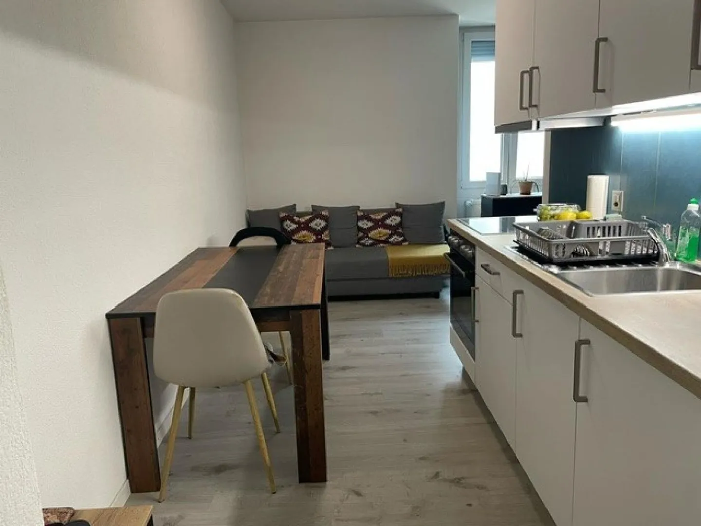 Charmant Studio Rénové - Photo 2 sur 6