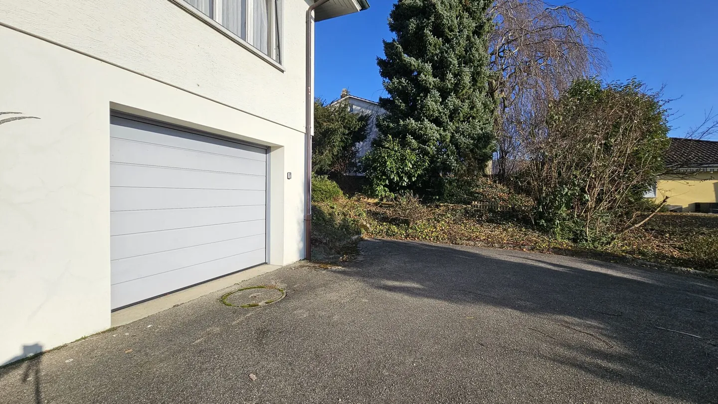 Villa with large garden - Photo 7 of 9