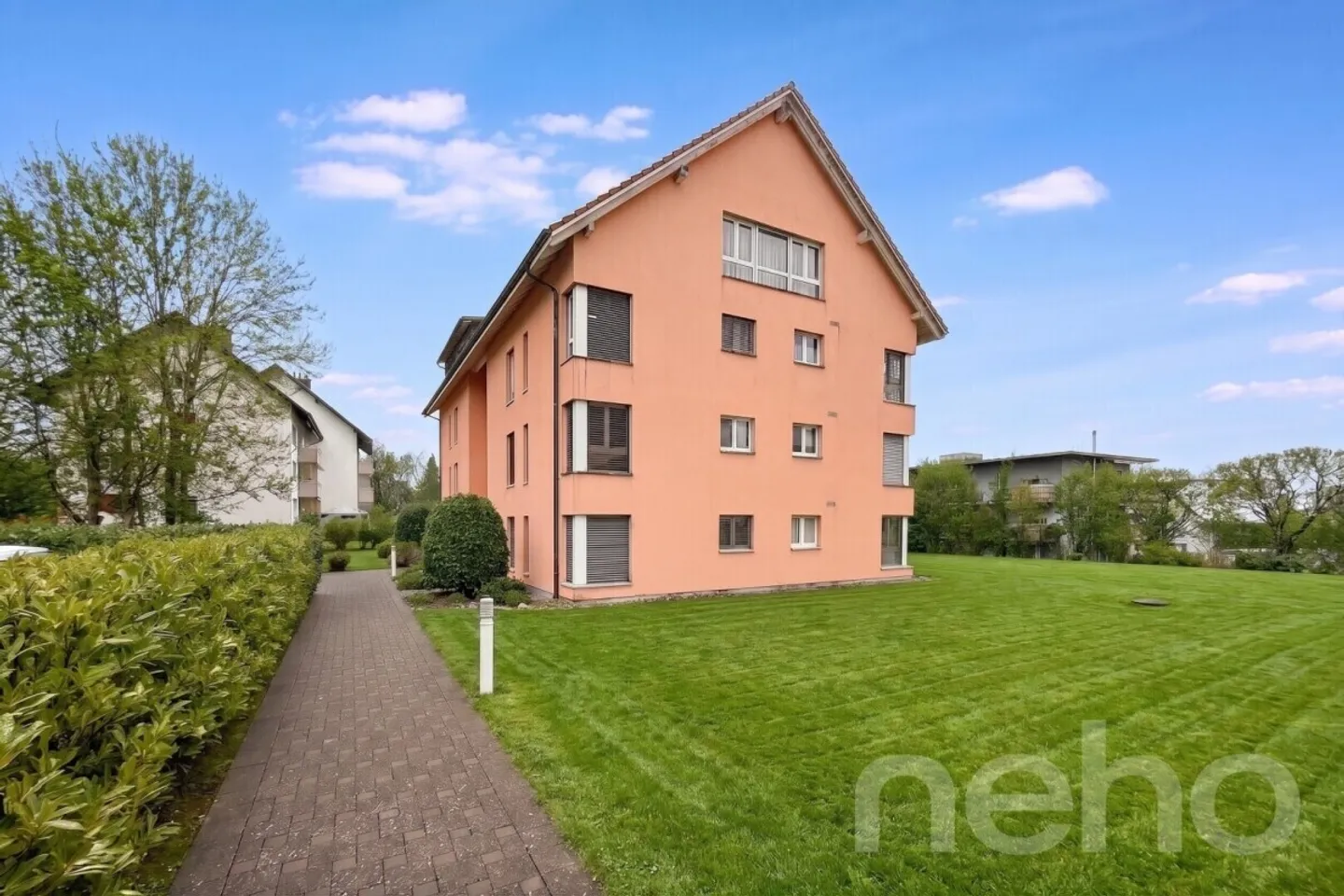 Spacious and well-maintained garden apartment in a quiet location - Photo 3 of 12