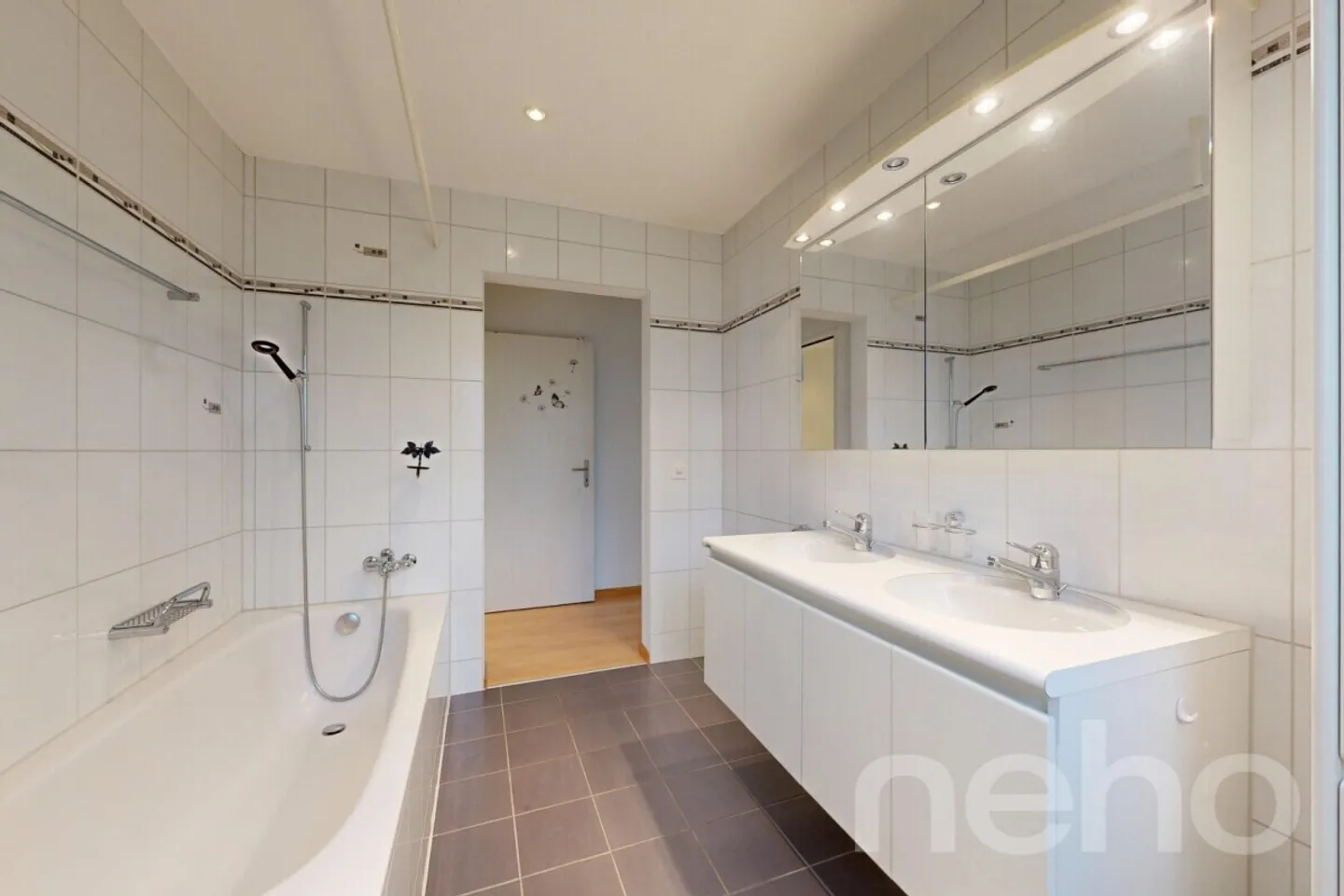 Spacious and well-maintained garden apartment in a quiet location - Photo 10 of 12