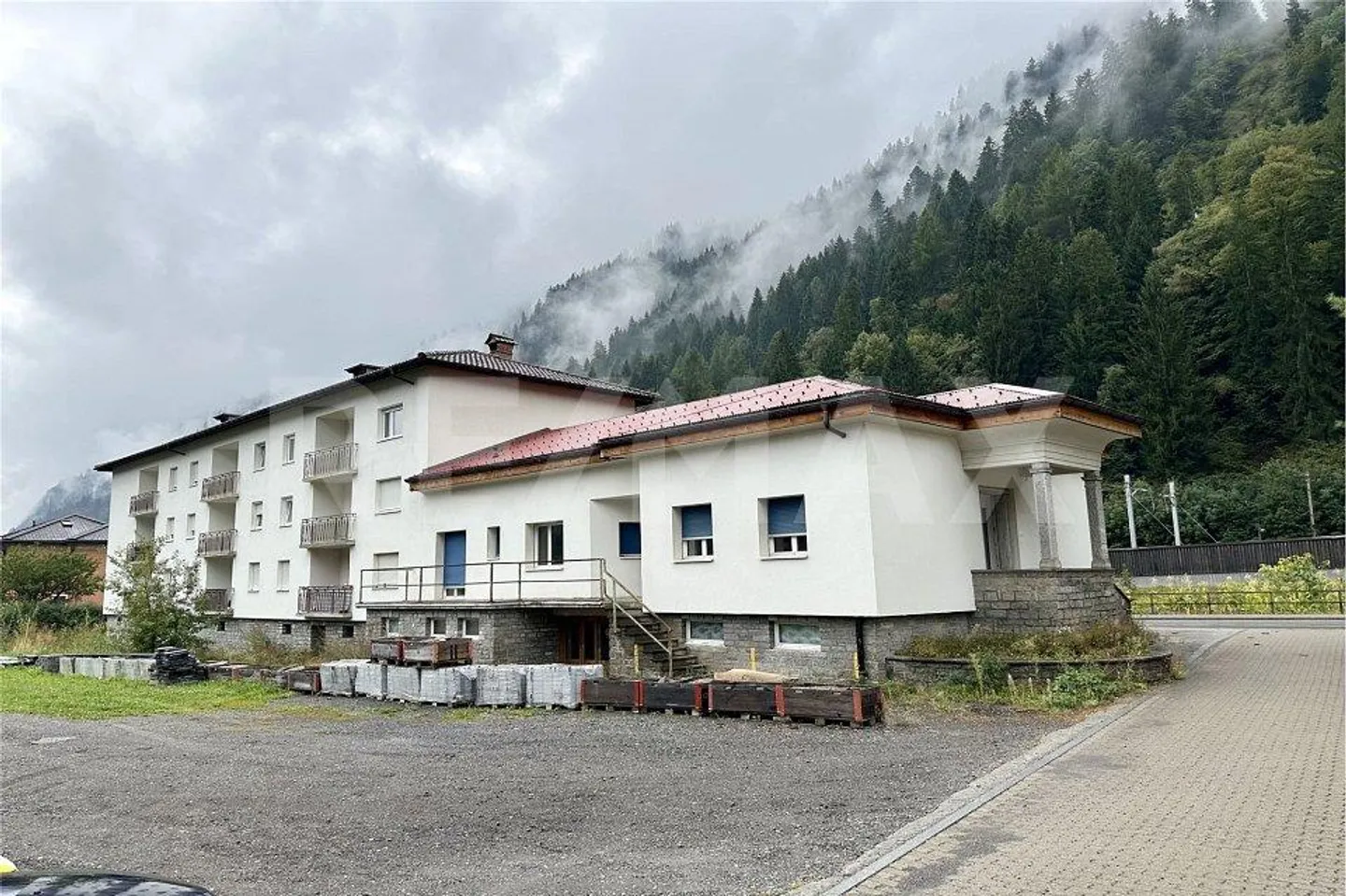 Immeuble multifamilial, bien d'investissement, entièrement rénové en 2015 - Photo 4 sur 13