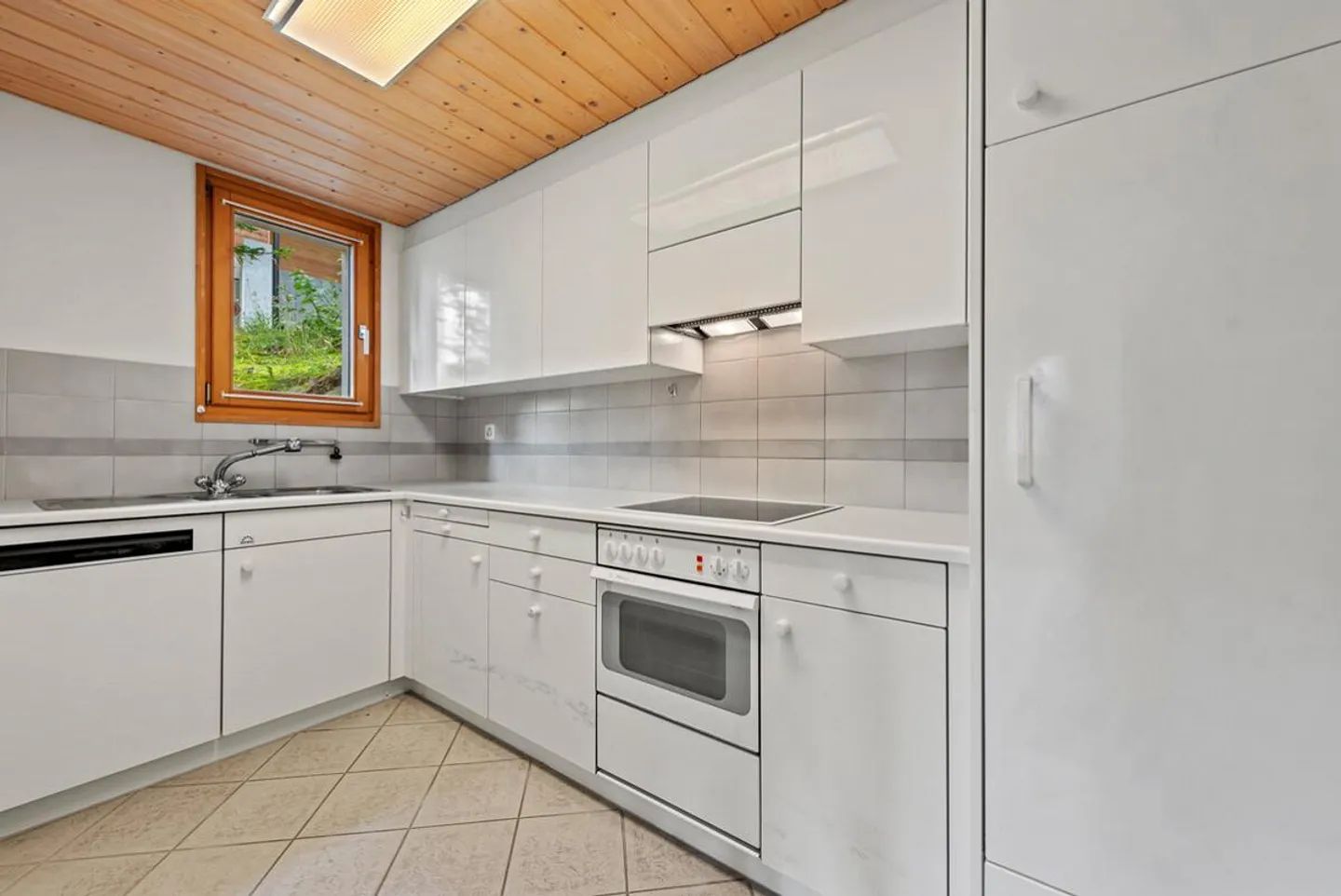 Arosa: 2.5-Zimmer-Wohnung mit Gartensitzplatz und Bergsicht - Foto 2 von 5