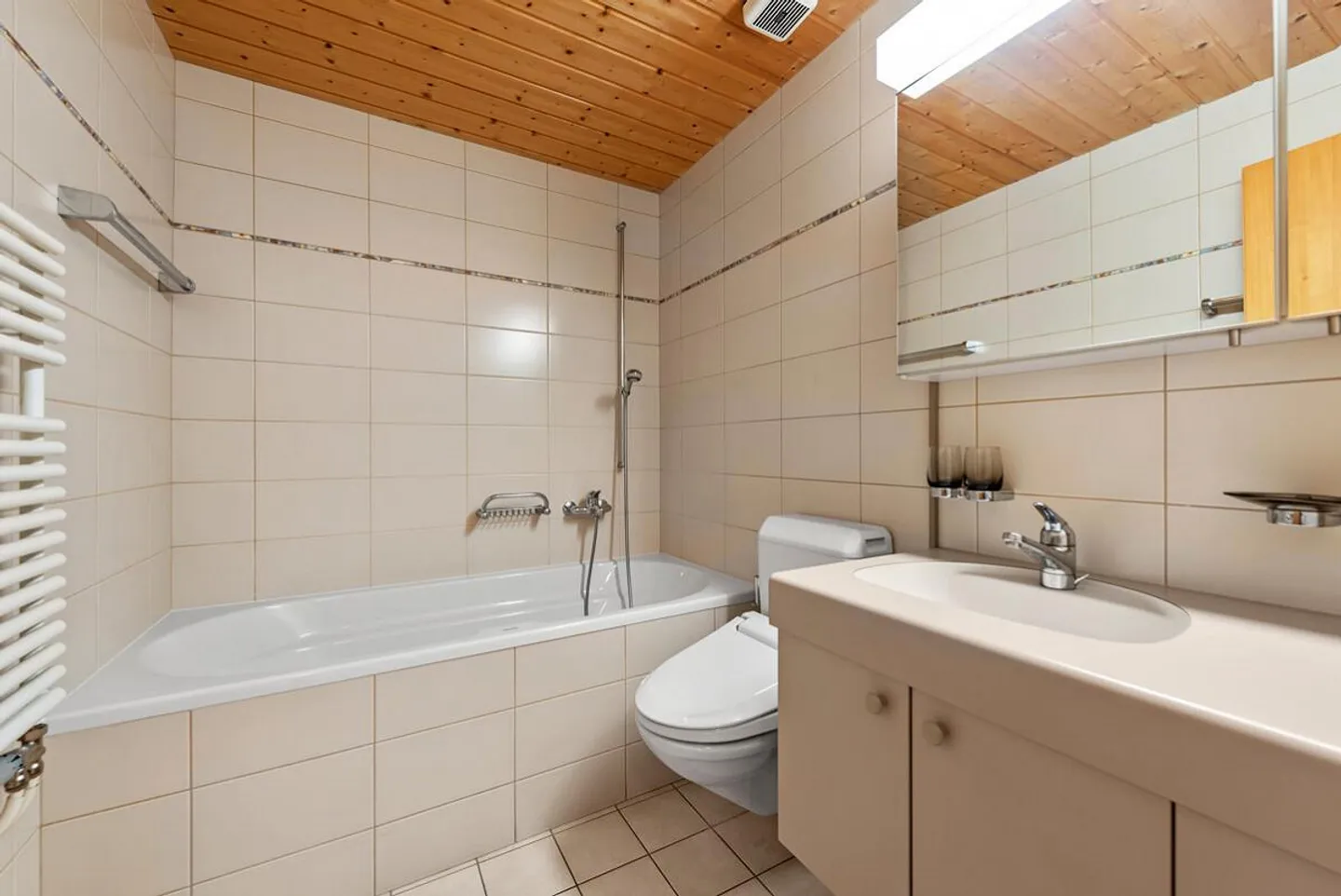 Arosa: 2.5-Zimmer-Wohnung mit Gartensitzplatz und Bergsicht - Foto 3 von 5