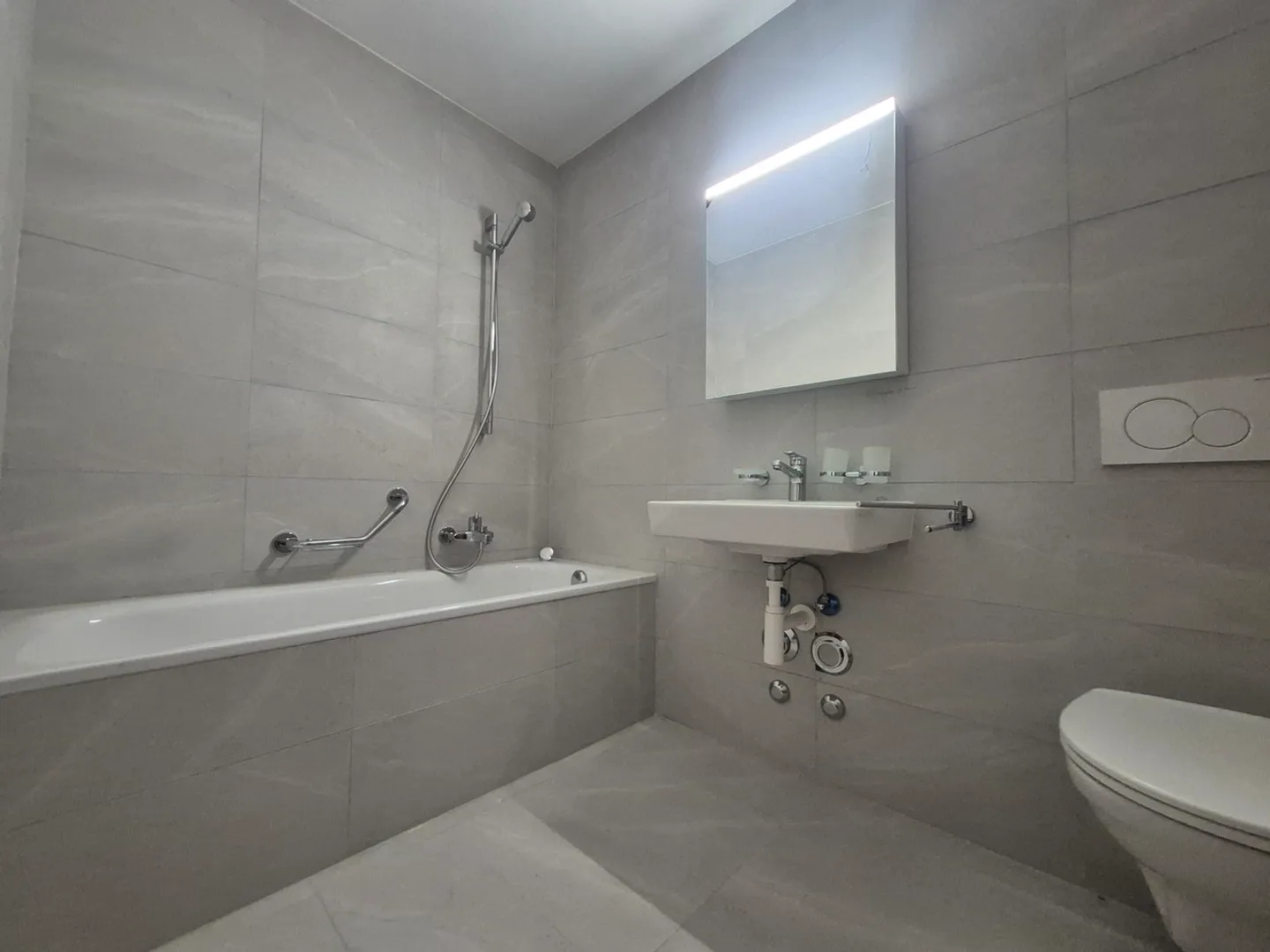 SION - SPACIEUX APPARTEMENT 4.5PCES - Photo 9 sur 10