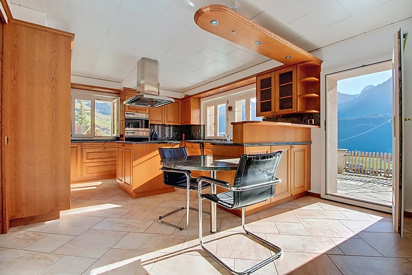 Magnifique propriété sur les hauteurs du village - Photo 4 sur 21