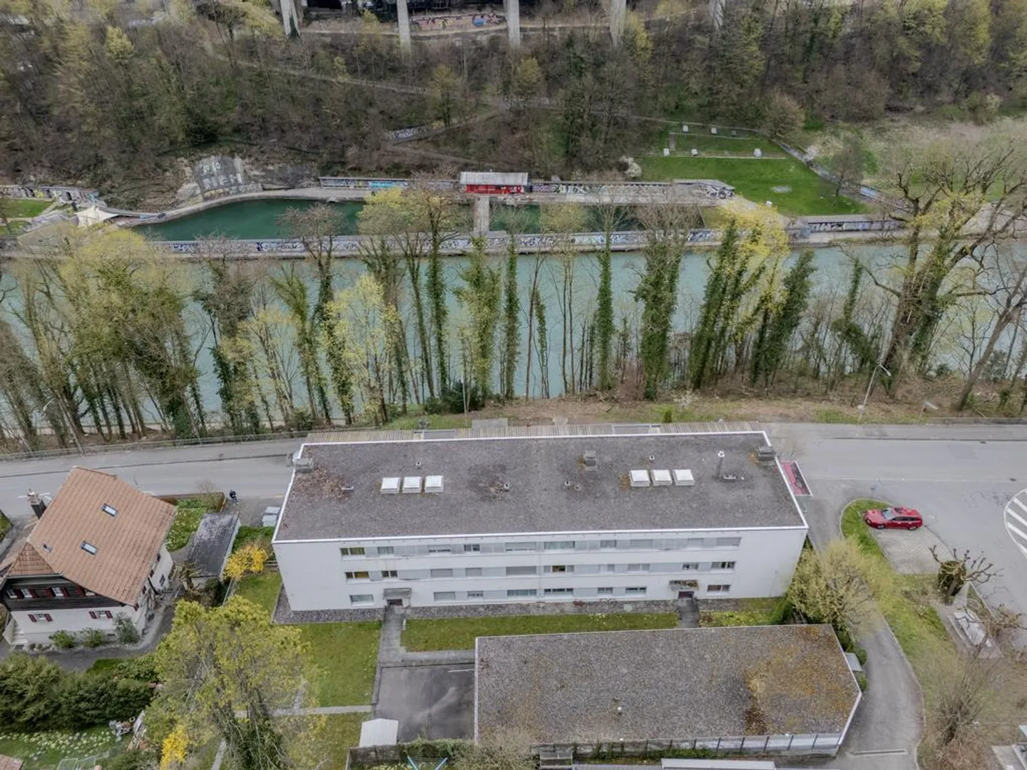 Spacious 3-room apartment with a view of the Aare for rent - Photo 1 of 9