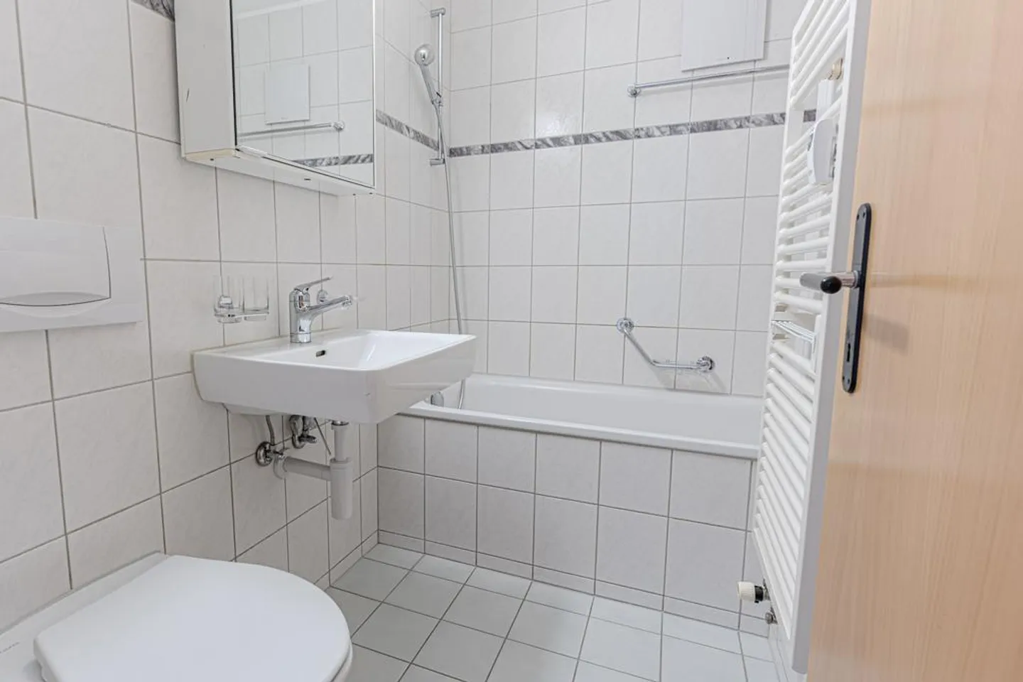 Spacious 3-room apartment with a view of the Aare for rent - Photo 3 of 9