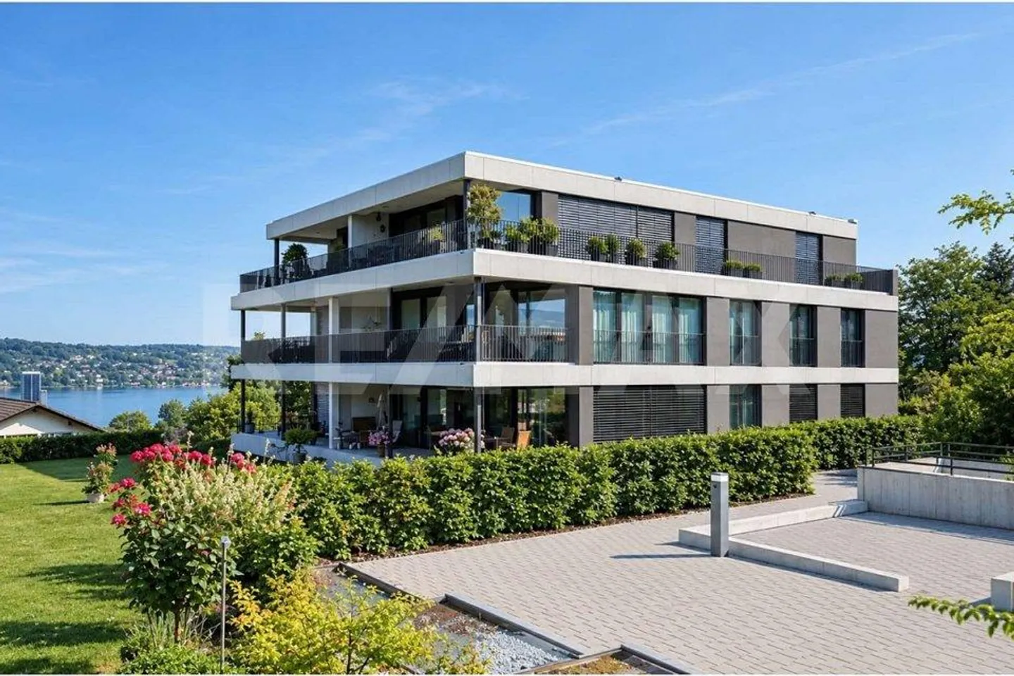 Appartement de jardin exclusif de 4,5 pièces avec beaucoup d'espace, de verdure, de lumière et d'intimité - Photo 1 sur 13