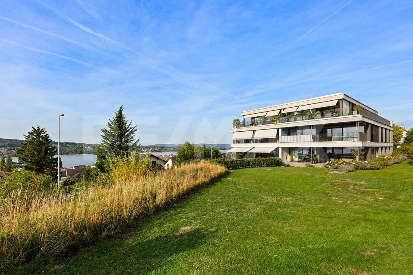Appartement de jardin exclusif de 4,5 pièces avec beaucoup d'espace, de verdure, de lumière et d'intimité - Photo 2 sur 13